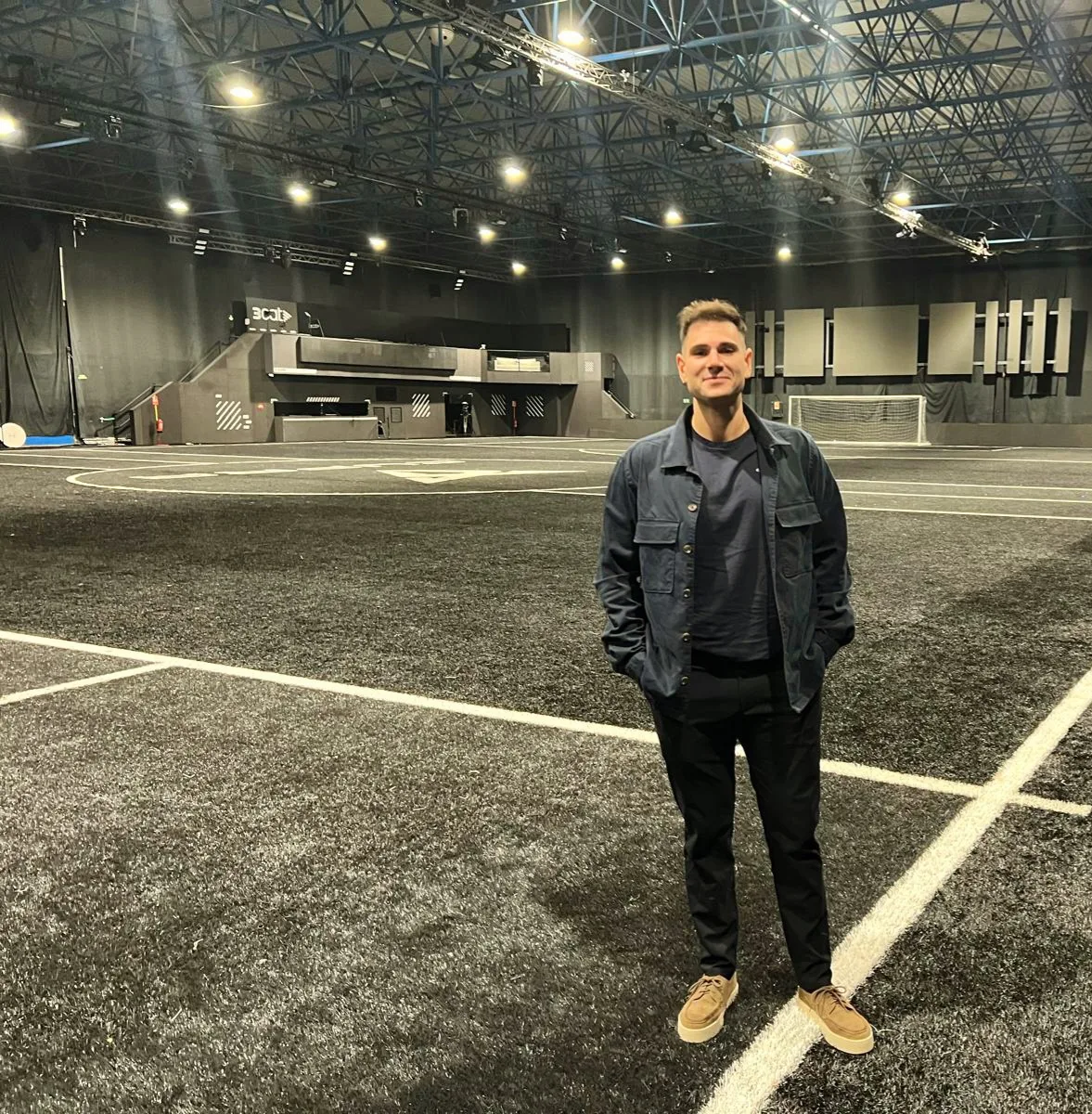 Álex Cabrera en unas instalaciones deportivas